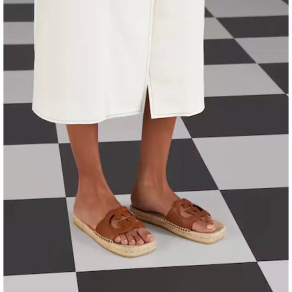 Gucci Carlos Interlocking GG Cut Out Slide Espadrille Sandals in Brown - Picture 2 of 16